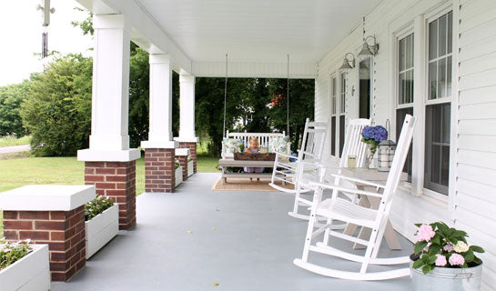 Soup Up Your Stoop: Front Porch Decoration & Organization Ideas