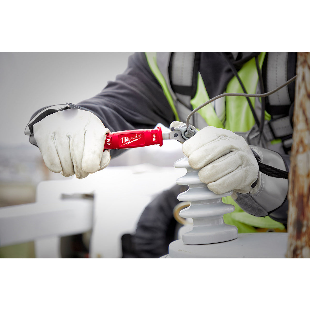 Milwaukee Lineman’s 4in1 Insulated Ratcheting Box Wrench (48-22-9212)